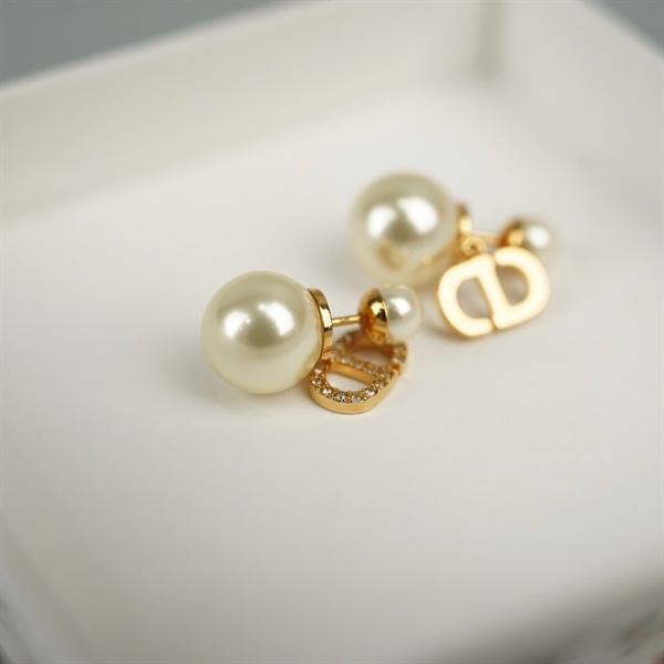 Bông tai Dior ngọc trai +