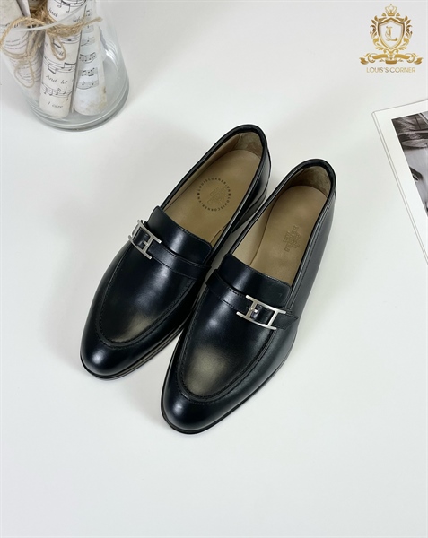 Loafer Hermes monterey đen trơn khoá bạc lệch