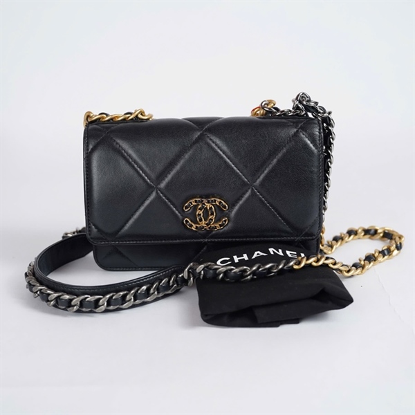 Túi Chanel Woc đen logo vàng (L0NTH314) sz19 KG+