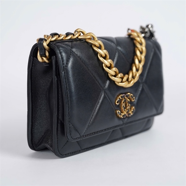 Túi Chanel Woc đen logo vàng (L0NTH314) sz19 KG+