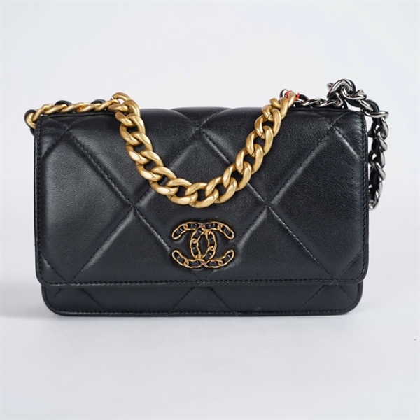 Túi Chanel Woc đen logo vàng (L0NTH314) sz19 KG+