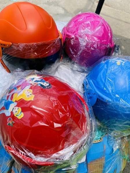 Nón bảo hiểm trẻ em có kính 200