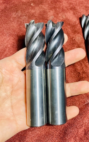 Phay ngón hợp kim D20 lướt