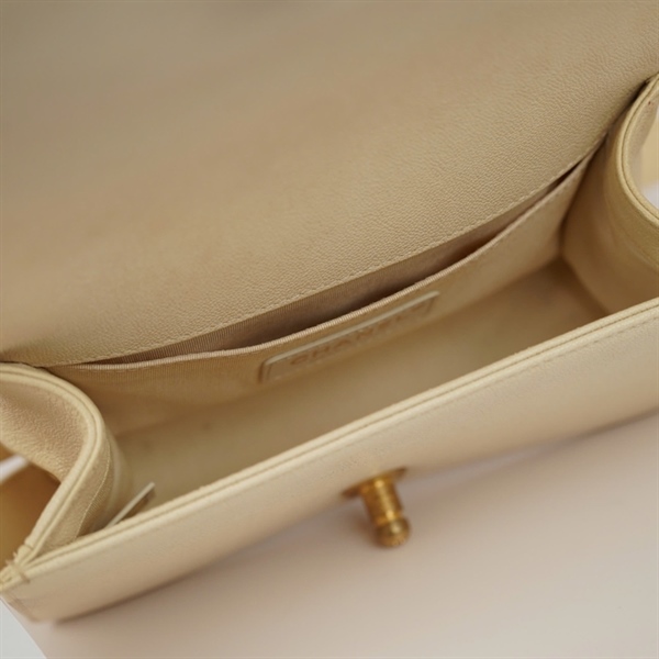 Túi Chanel Boy trắng (26137463) sz20 (BQ) KG+