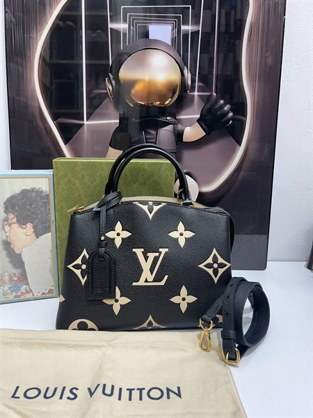 Túi LV Montaigne đen hoa trắng sz33 (HT)+