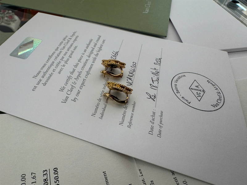 Bông tai Vancleef size vintage màu đen +