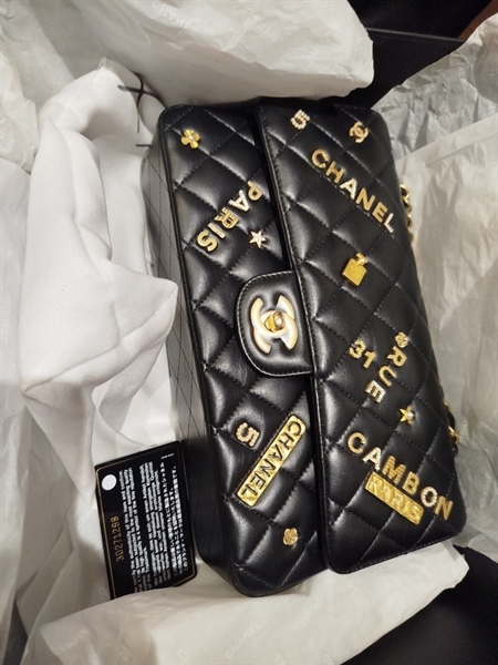 Túi Chanel Classic đen đính charm (30271298) sz24 +