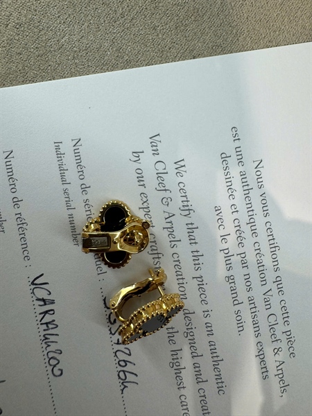 Bông tai Vancleef size vintage màu đen +