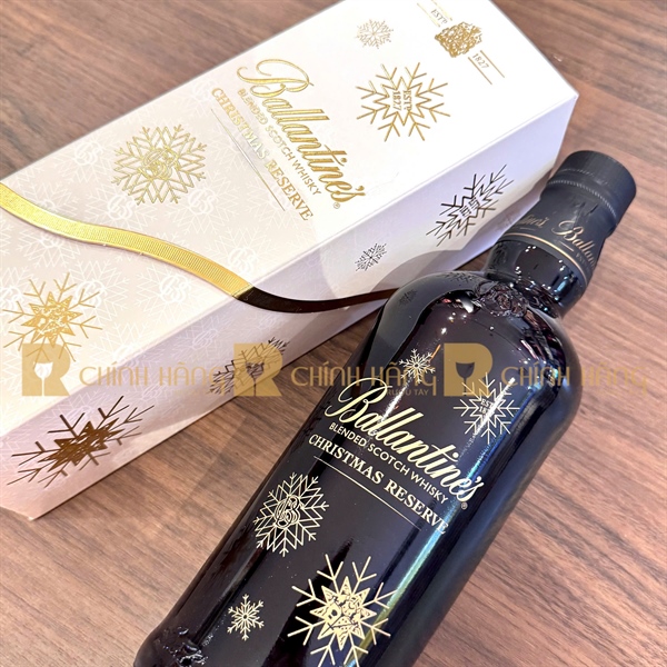 Ballantine's Christmas Limited Edition 700 ml - hình mô tả 2