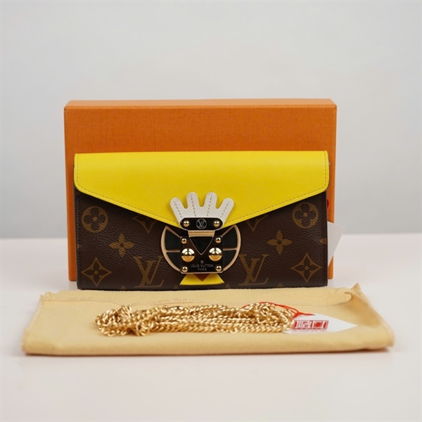 Ví LV hoa nâu nắp vàng KG+