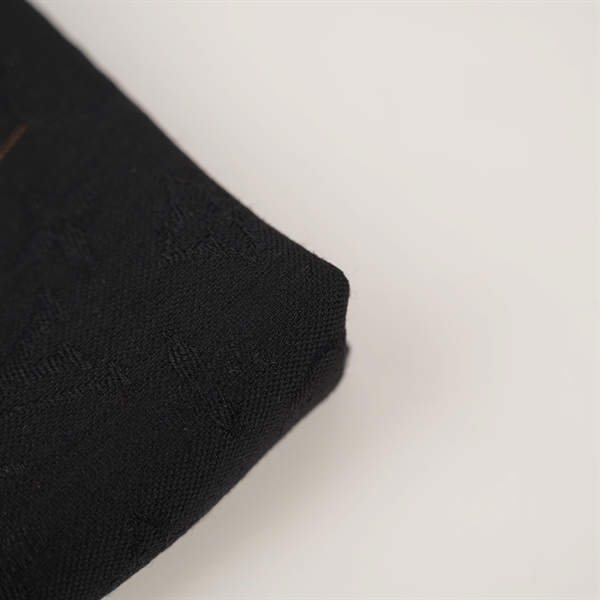 Khăn LV hoa đen họa tiết +