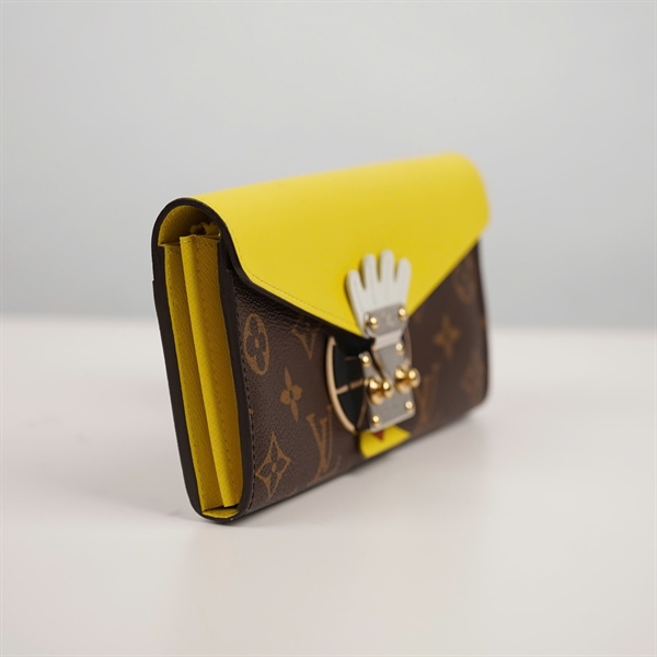 Ví LV hoa nâu nắp vàng KG+