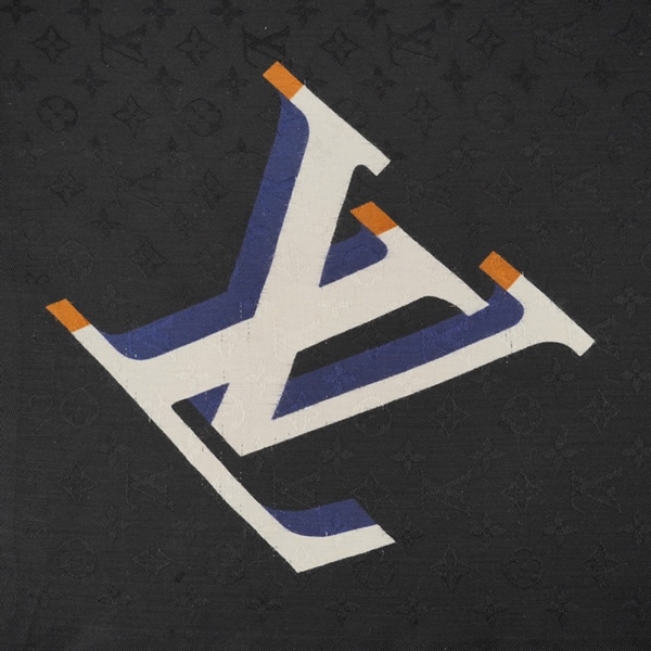 Khăn LV hoa đen họa tiết +