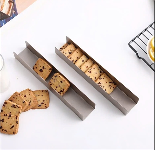 Khuôn Cookie chữ U chống dính 24.5cm