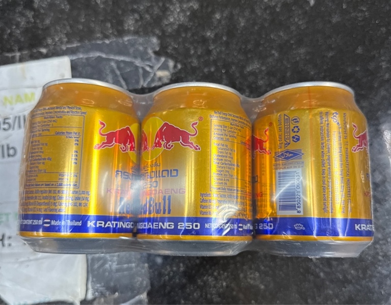 Nước Tăng Lực Bò Húc Redbull