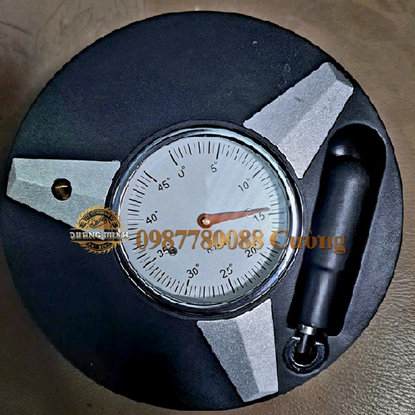Tay quay nghiêng 45 độ cưa bàn trượt có đồng hồ cốt 16mm