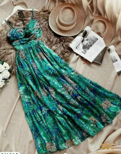 Đầm maxi yếm ngực họa tiết báo và hoa lá