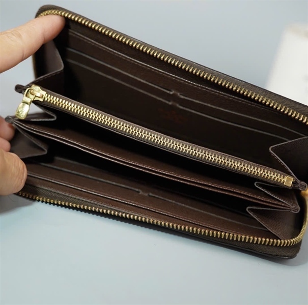 Ví LV ô vuông nâu có khóa zip (LT) KG+