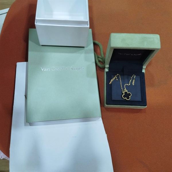 Dây chuyền Van Cleef hoa đen +