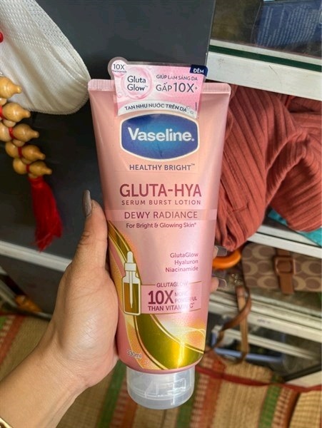Dưỡng thể Vaseline 330ml