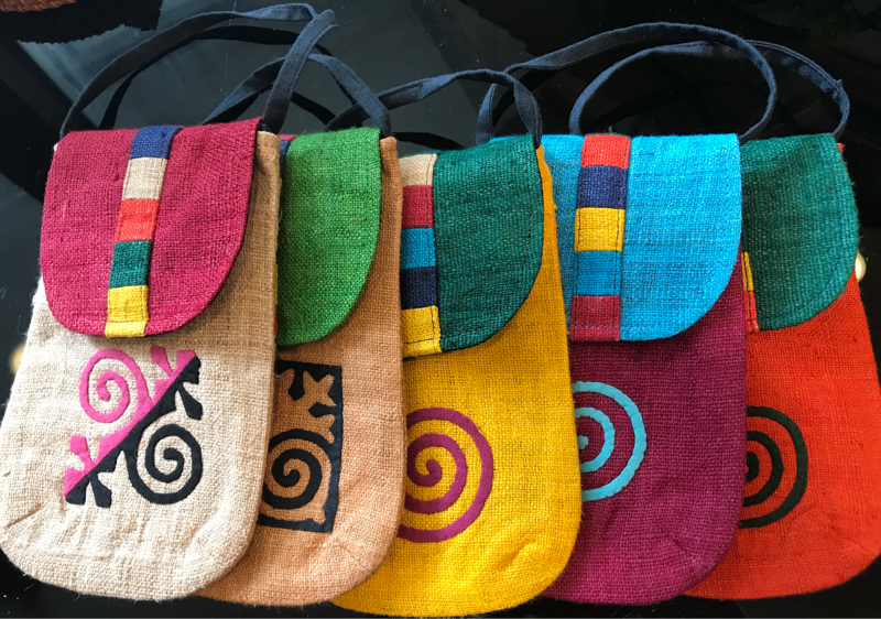 Túi ĐT thổ cẩm nắp bấm HG (Chị Mỷ)