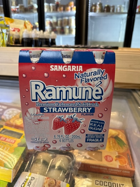 Nước Ngọt Có Ga Vị Dâu Ramuné