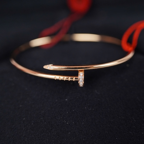 Vòng tay Cartier đinh vàng đính đá (337BUC) KG+