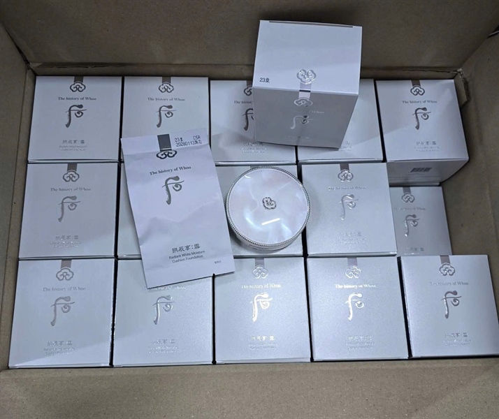Phấn whoo trắng 1 hộp + 1 lõi tone 23 65KW