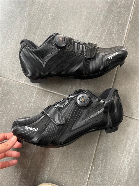 Giày Cá Speed - Sz 41 - 1 Dán 1 Vặn - Màu Đen (Đôi)