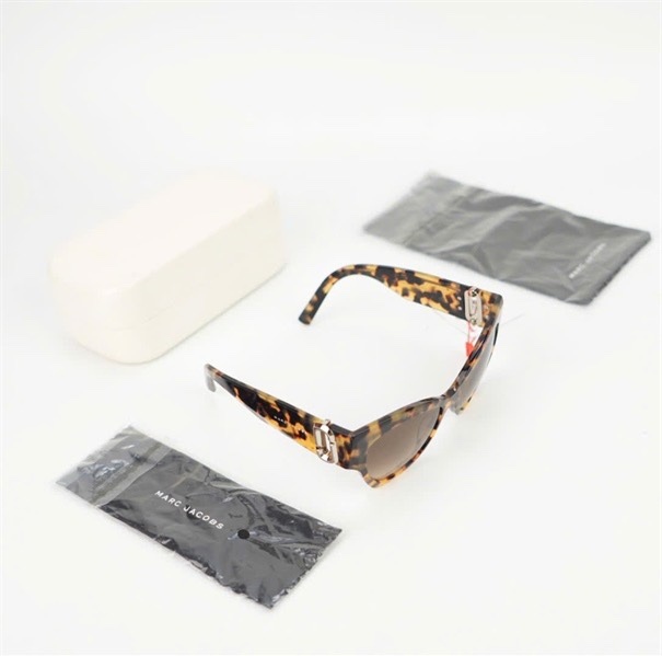 Mắt Kính Marc Jacob màu da beo KG+