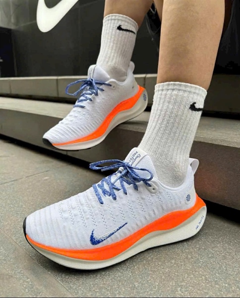Giày chạy nam Nike HJ6648 900 trắng logo cam
