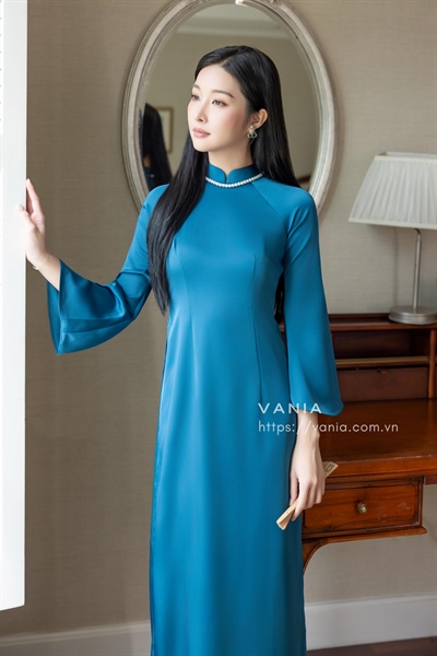 Áo dài truyền thông lụa tay dài loe
