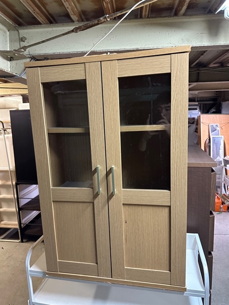 Tủ gỗ vàng mặt kính