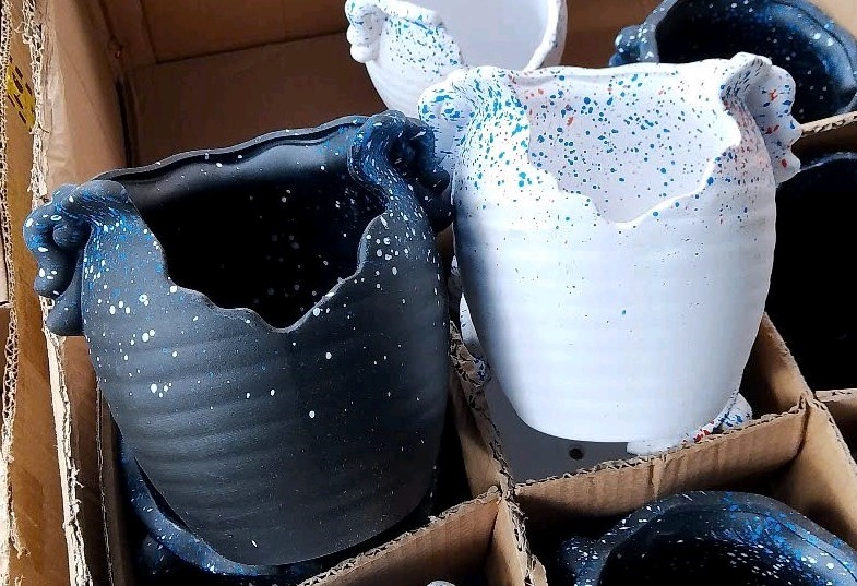 CHẬU GỐM CÓ VAI XẺ