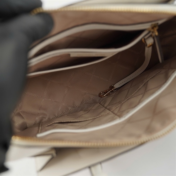 Túi Michael Kors trắng sz31 KG+