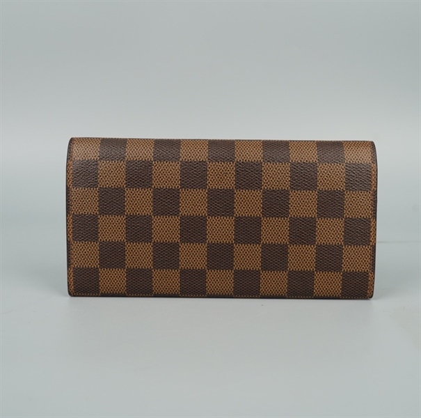 Ví LV ô vuông nâu có nắp nút đỏ +