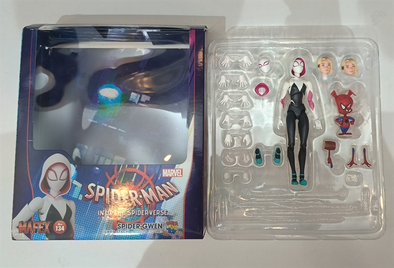 (2ND) MAFEX NO 134 SPIDER GWEN
