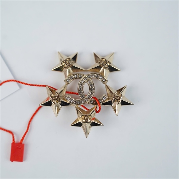 Cài áo Chanel hình ngôi sao +