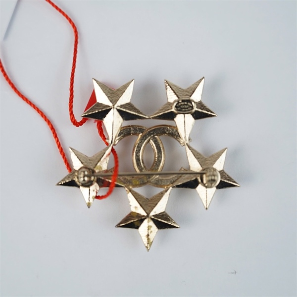 Cài áo Chanel hình ngôi sao +