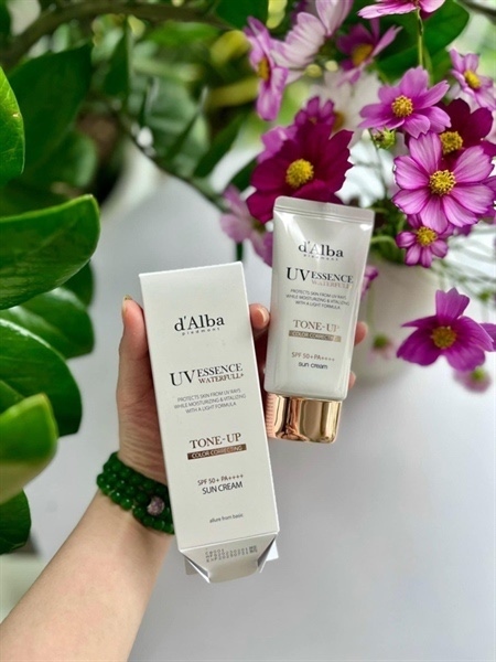 Kem chống nắng Dalba hồng UV Essence waterfull toneup 50ml- Hàng xách tay
