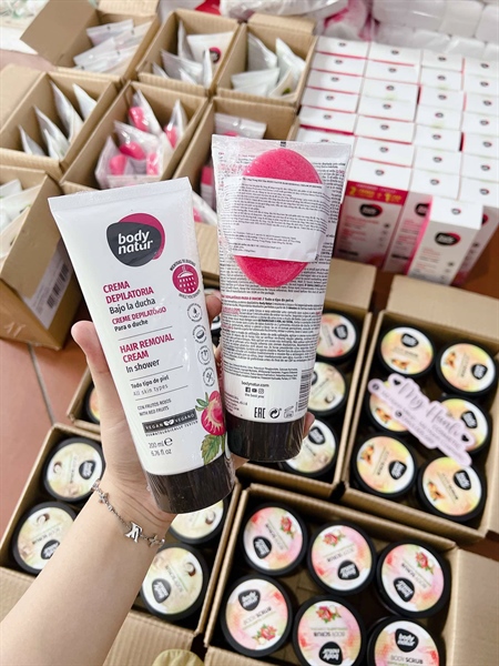 KEM TẨY LÔNG BODY NATUR DÂU KÈM MÚT 200MML