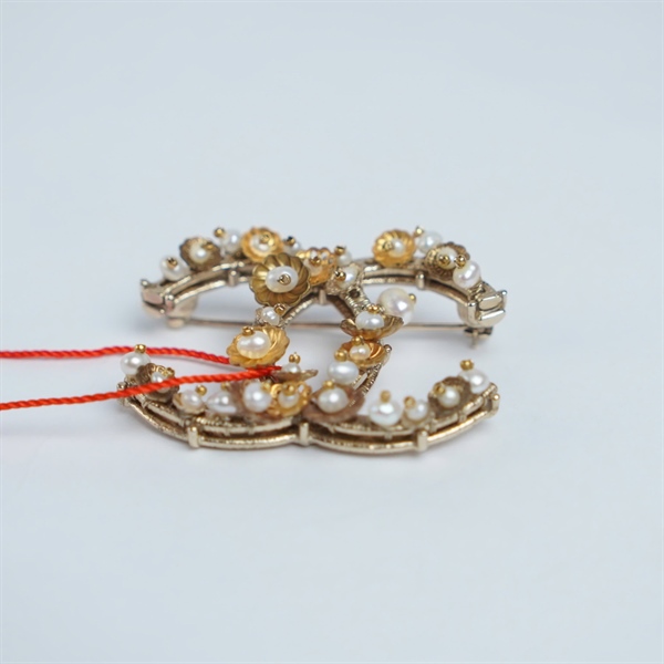 Cài áo Chanel đính hoa (BQ) KG+