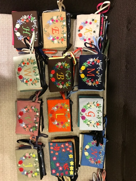 Ví hoa thêu chữ cái (Chị Vân)