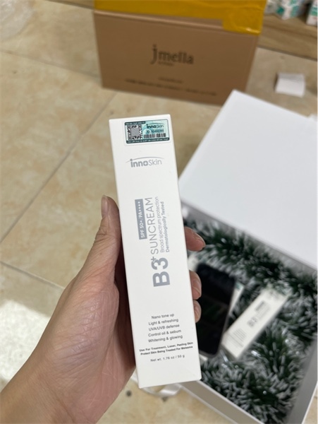 Kem chống nắng nâng tone da treatment B3 Innoskin xám