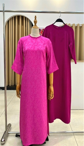 Áo dài suông cổ tròn nút bọc