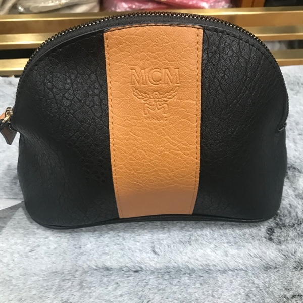 Túi mỹ phẩm MCM đen viền vàng sz20 +