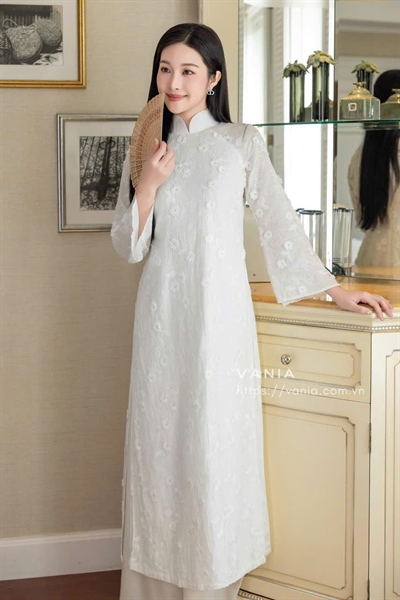 Áo dài suông xô đính hoa cổ tay dài