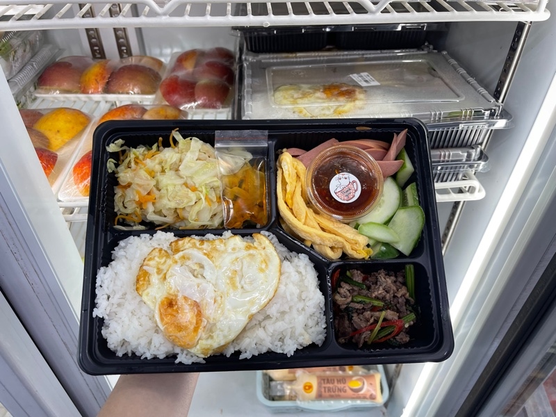 Cơm trộn khay (bò hoặc gà)