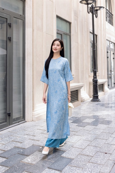 Áo dài lụa tơ tằm suông cổ tròn