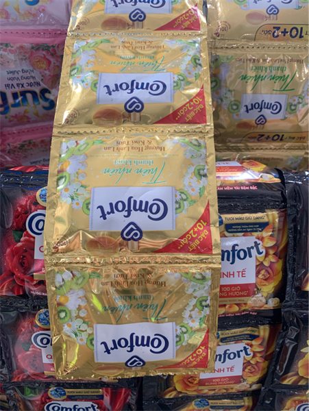 NƯỚC XẢ DÂY COMFỔMT THIÊN NHIÊN THANH KHIẾT HƯƠNG HOA LINH LAN & KIWI TƯƠI 20ML